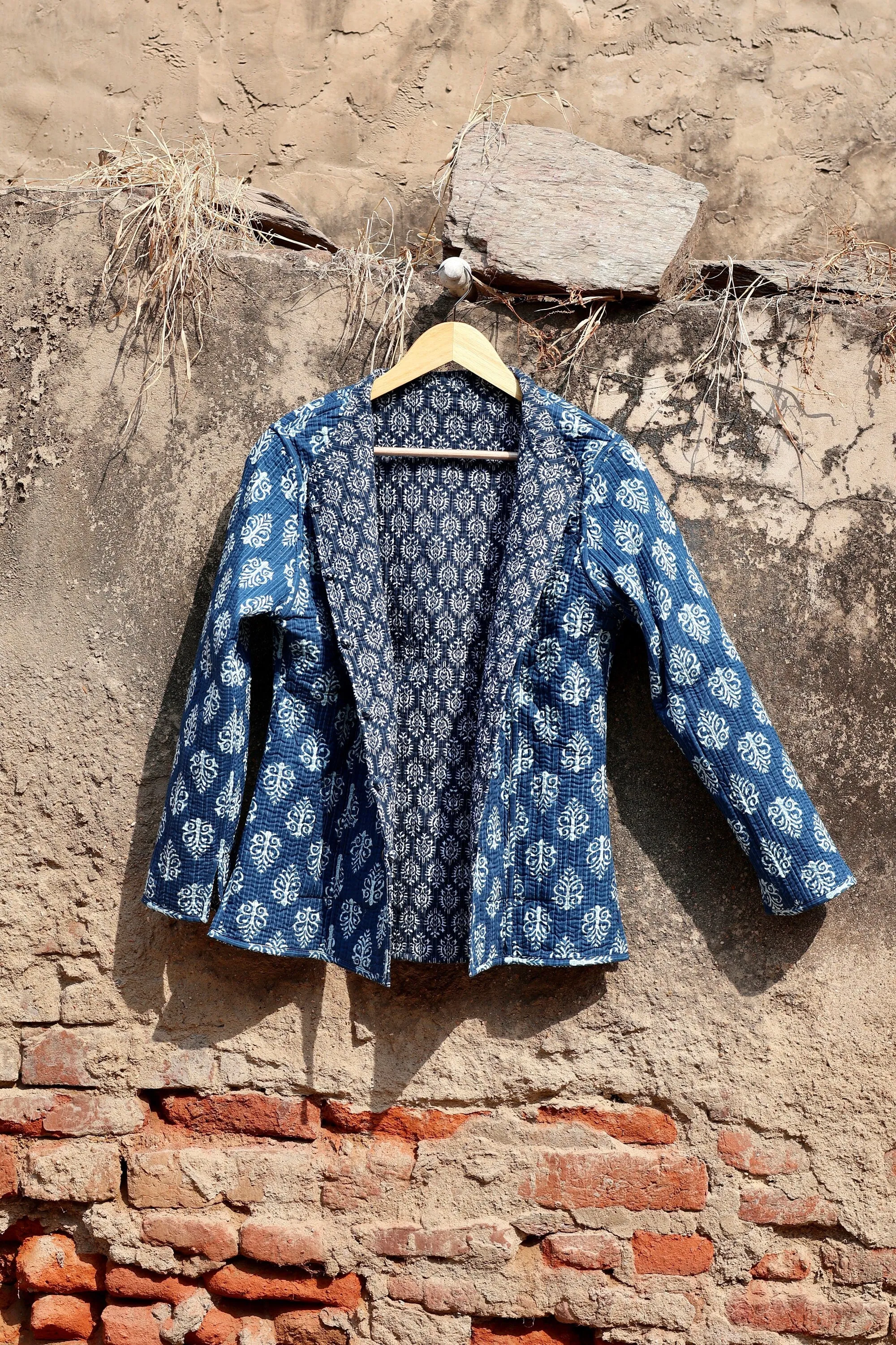 Indian Handmade Quilted Cotton Fabric Kantha Jacket Stylish Blue & White Floral Bohemian Women's Coat, Reversible Waistcoat for Her